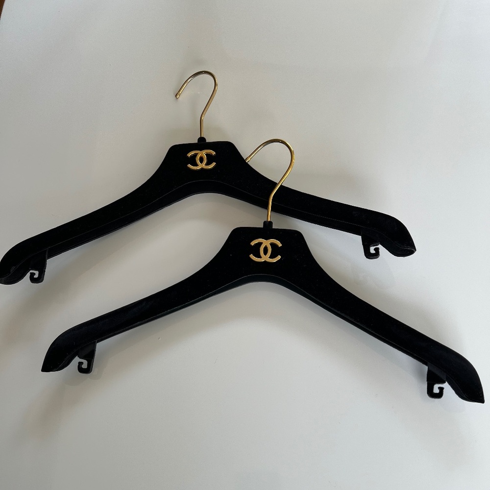 CHANEL CLOTHES HANGERS IN BLACK VALVET